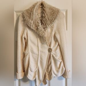 Angel Of The North Cream Sweater with Textured Collar